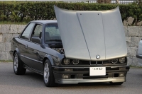 BMW E30 320i