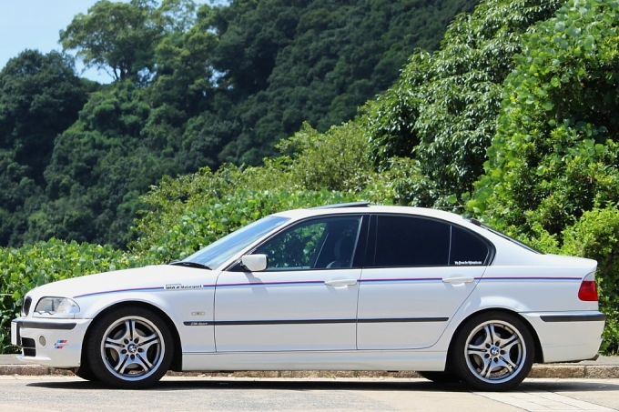 BMW 325i  Mスポーツ (BMW E46)